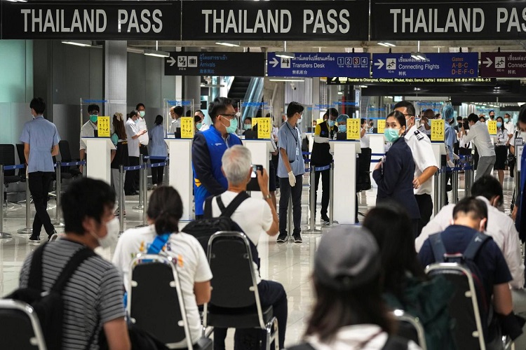 รมว.สาธารณสุข เตรียมเสนอ ศบค. ยกเลิก “Thailand Pass”